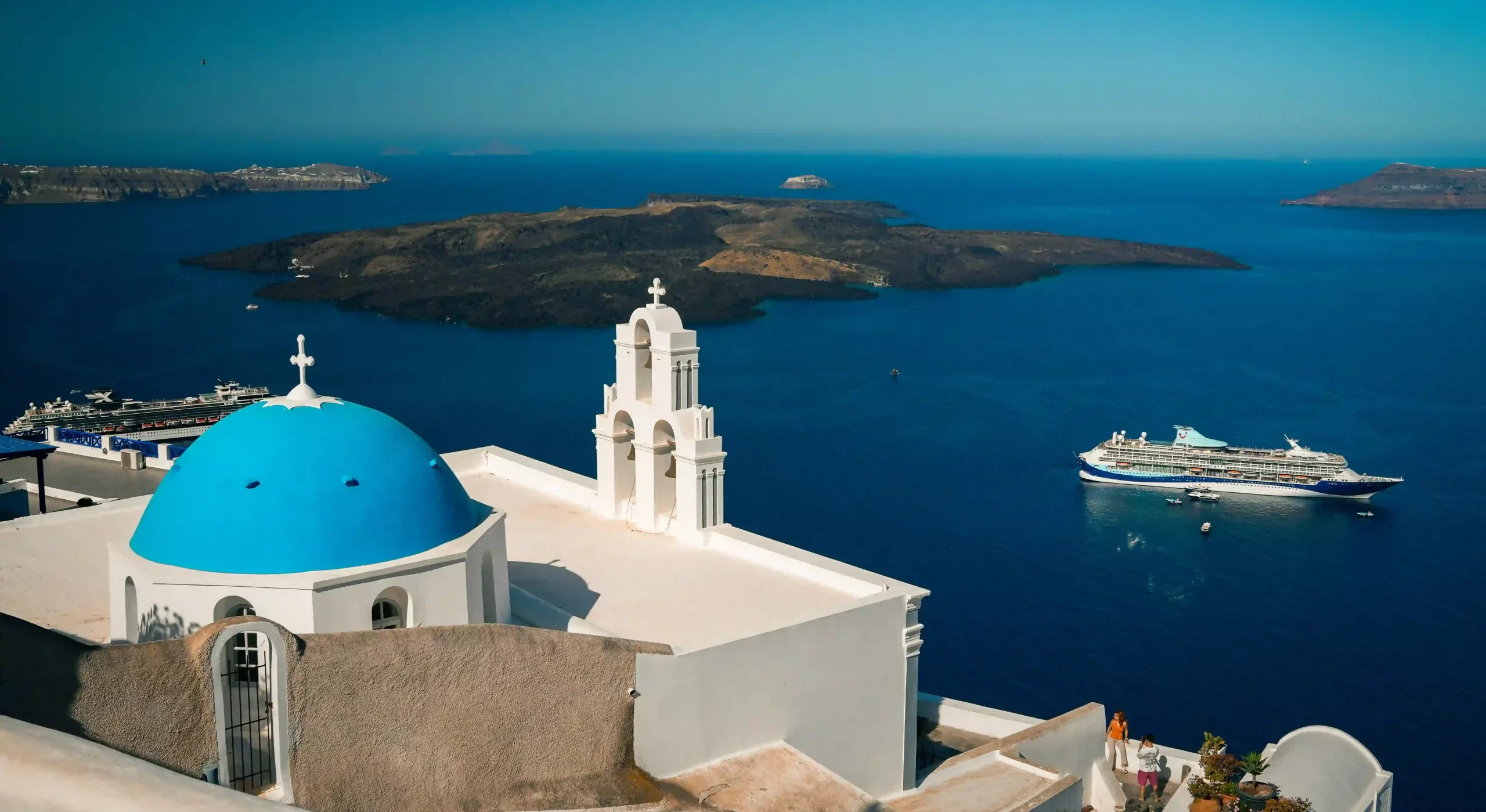 Santorini is known for having some of Europe’s most picturesque wedding venues. Today we’re going to share our top 10 Santorini wedding venues, all of which will make the perfect backdrop for your wedding day.